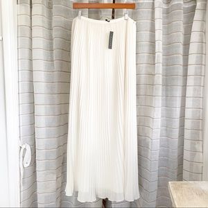 ✨ NWT Theory Ulina Ivory Pleated Maxi Skirt